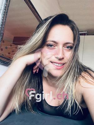 Iris - Escort in Yverdon-les-Bains
