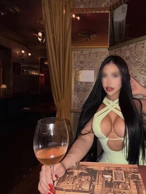 Jade - Erotic masseuse in Geneva
