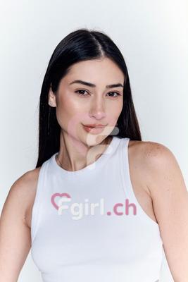Júlia - Escort a Montreux
