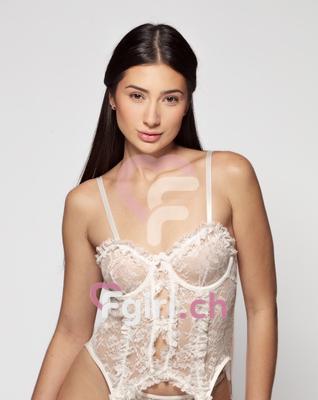 Júlia - Escort a Montreux
