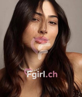 Júlia - Escort a Montreux
