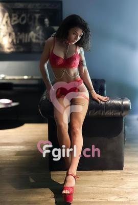 Julia - Escort in Montreux

