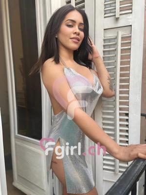 Julia - Masseuse érotique à Eaux-vives
