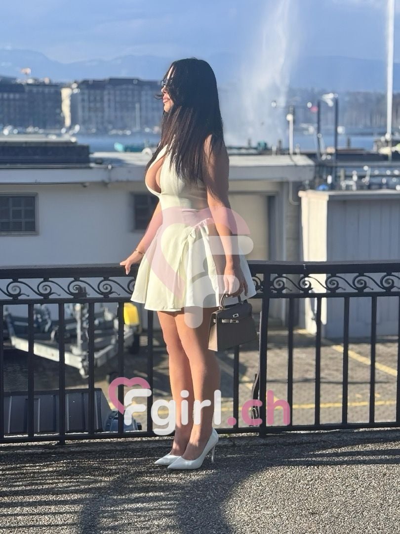 Julia – Geneva photo 2