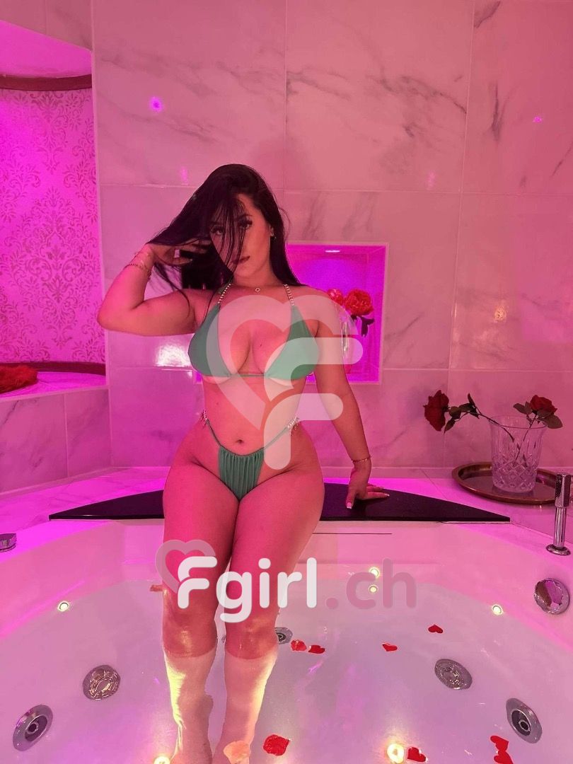 Julia – Geneva photo 4