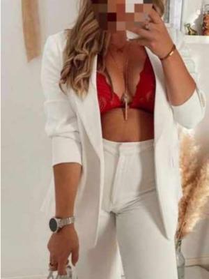 Julia - Escort in Neuenburg
