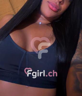 Júlia - Escort a Lausanne
