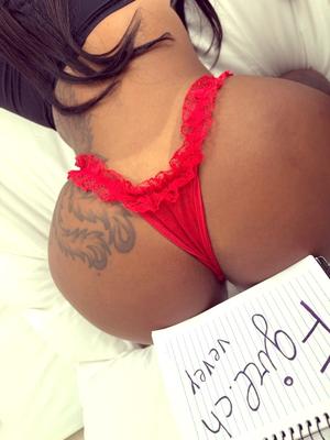 Júlia - Escort in Vevey

