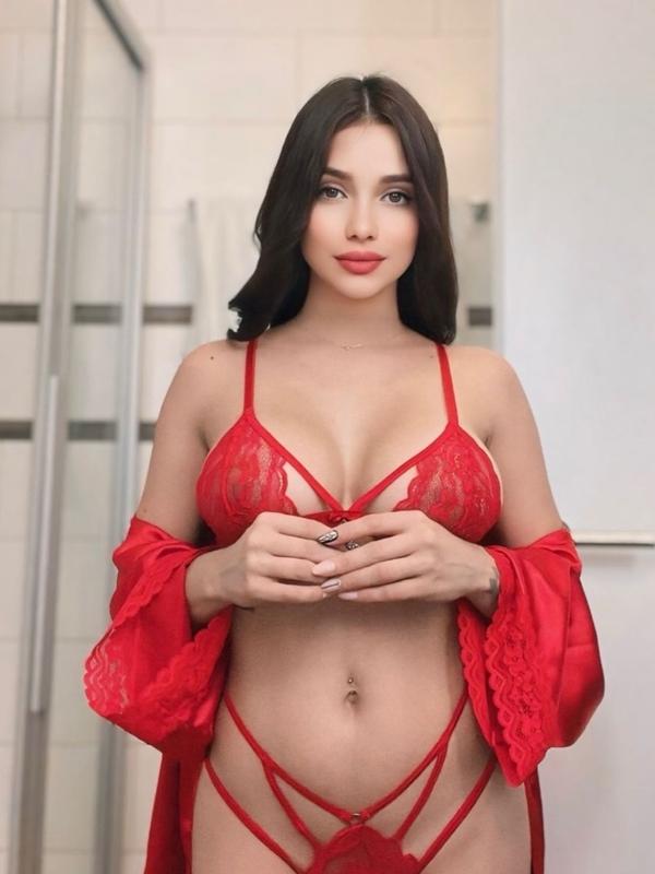 Julie - Escort in Lausanne
