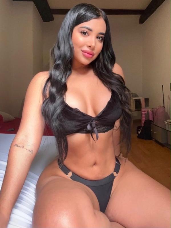 July - Escort in Vevey
