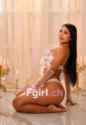July - Escort à Montreux
