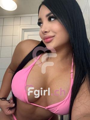 July - Escort à Montreux
