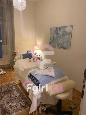 Kandy Massage - Erotische Masseurin in Neuenburg
