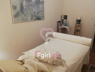 Kandy Massage - Erotische Masseurin in Neuenburg
