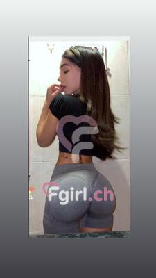 Karelyn - Escort à Fribourg
