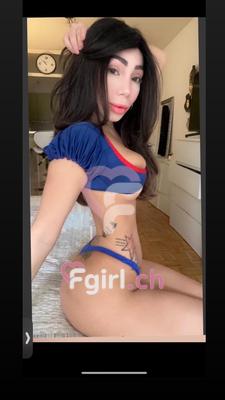 Karelyn - Escort à Fribourg

