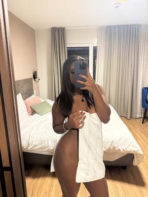 Karla - Escort in Fribourg
