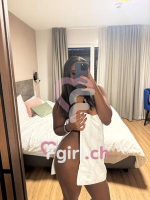 Karla - Escort in Fribourg
