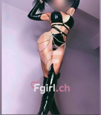 Maitresse Katy - Dominatrice BDSM à Sierre
