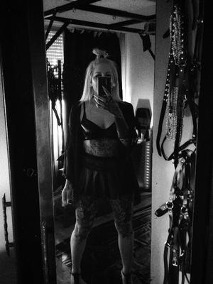 Kinky Witchy - Dominatrice BDSM à Lausanne
