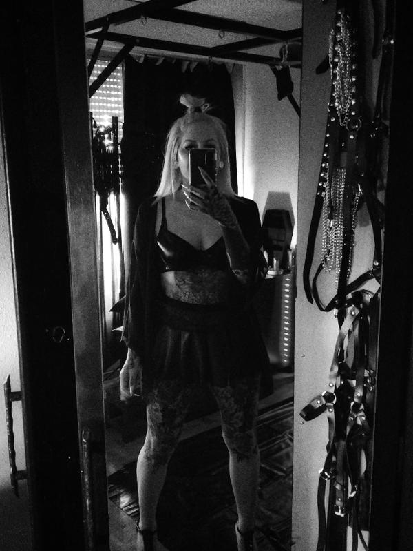 Kinky Witchy - Dominatrix BDSM a Lausanne
