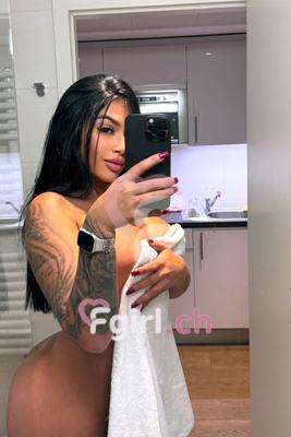 Kylie - Escort in Genf
