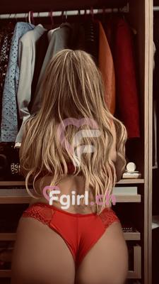 Lara - Escort in Aigle
