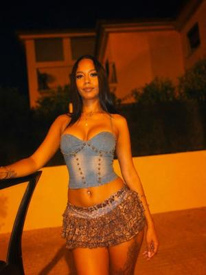 Laura - Escort in Renens
