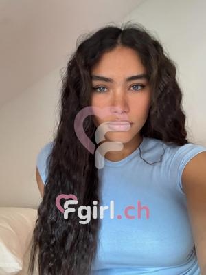 Laura - Escort in Eaux-vives

