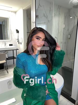 Laura - Escort in Eaux-vives
