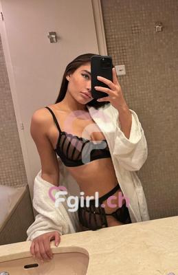 Laura - Escort in Eaux-vives

