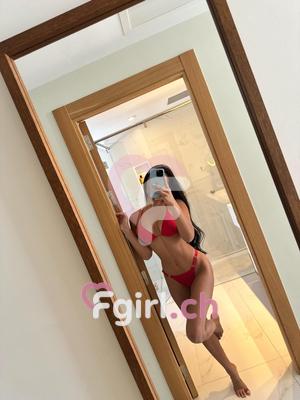 Laura - Escort in Eaux-vives
