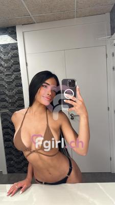 Laura - Escort in Eaux-vives