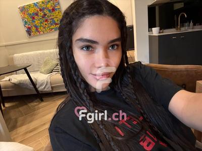 Laura - Escort in Eaux-vives