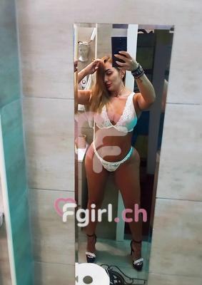 Laura - Escort à Fribourg
