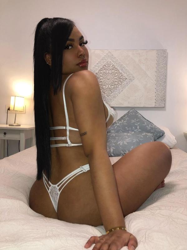 Laura - Escort in Geneva
