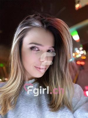 Laura - Escort in Eaux-vives