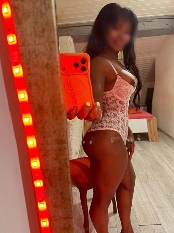 Llada - Escort in Yverdon-les-Bains

