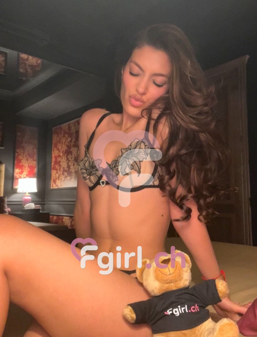 Lola - Escort à Genève aime le sexe anal