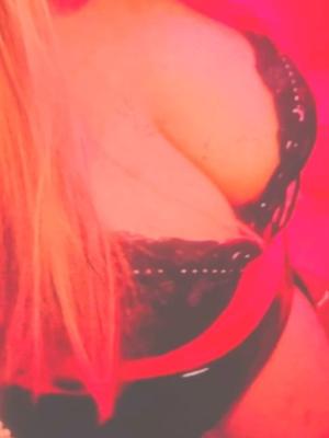 Loly Mass - Erotische Masseurin in Aigle
