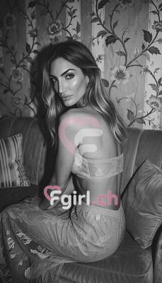 Lorie - Escort in Eaux-vives
