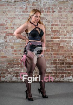 Love Lady Pam - Dominatrice BDSM à Genève
