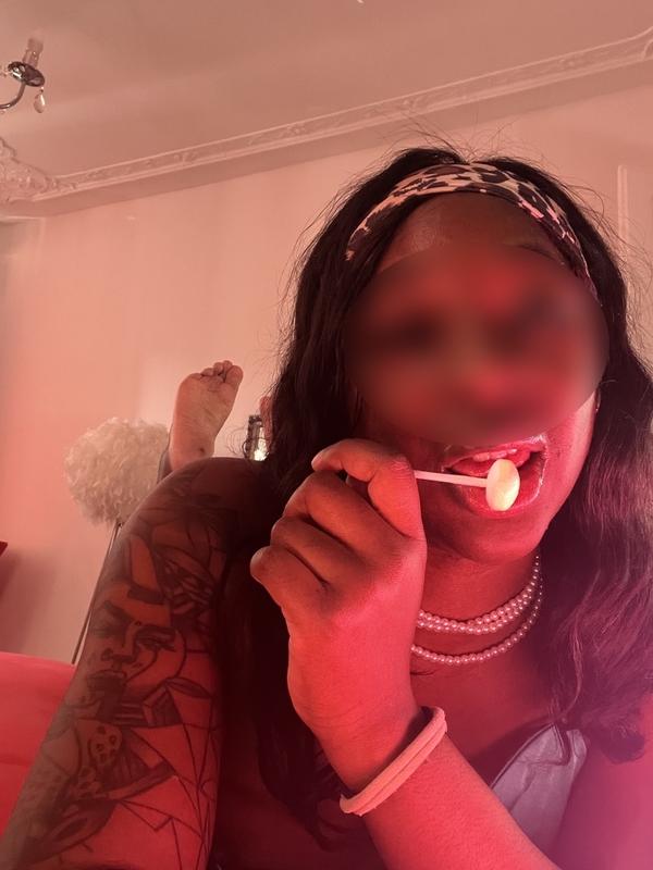 Luanda - Escort in Neuenburg
