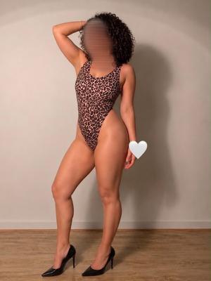 Lujain - Escort en Genève
