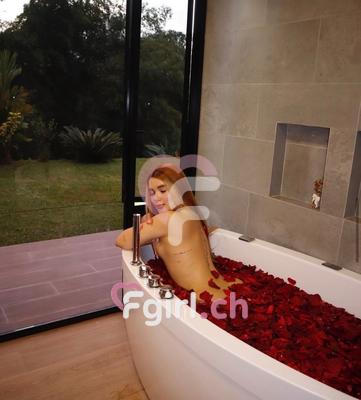 Luna - Escort in Carouge
