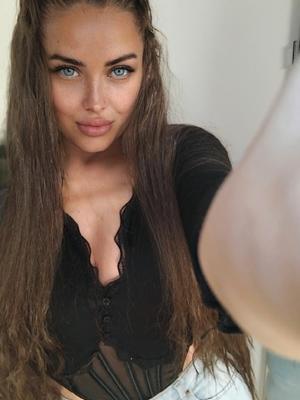 Lya - Masajista erótica en Martigny
