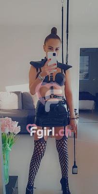 Maîtresse LI - Dominatrice BDSM à Genève
