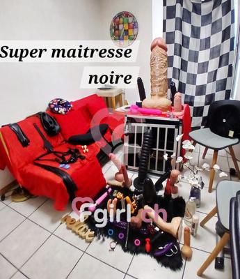 Maîtresse P. - Dominatrice BDSM à Biel/Bienne
