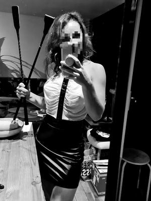 Mistress Nicky - BDSM-Domina in Genf
