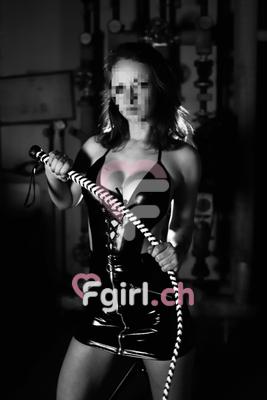 Mistress Nicky - Dominatrice BDSM à Genève
